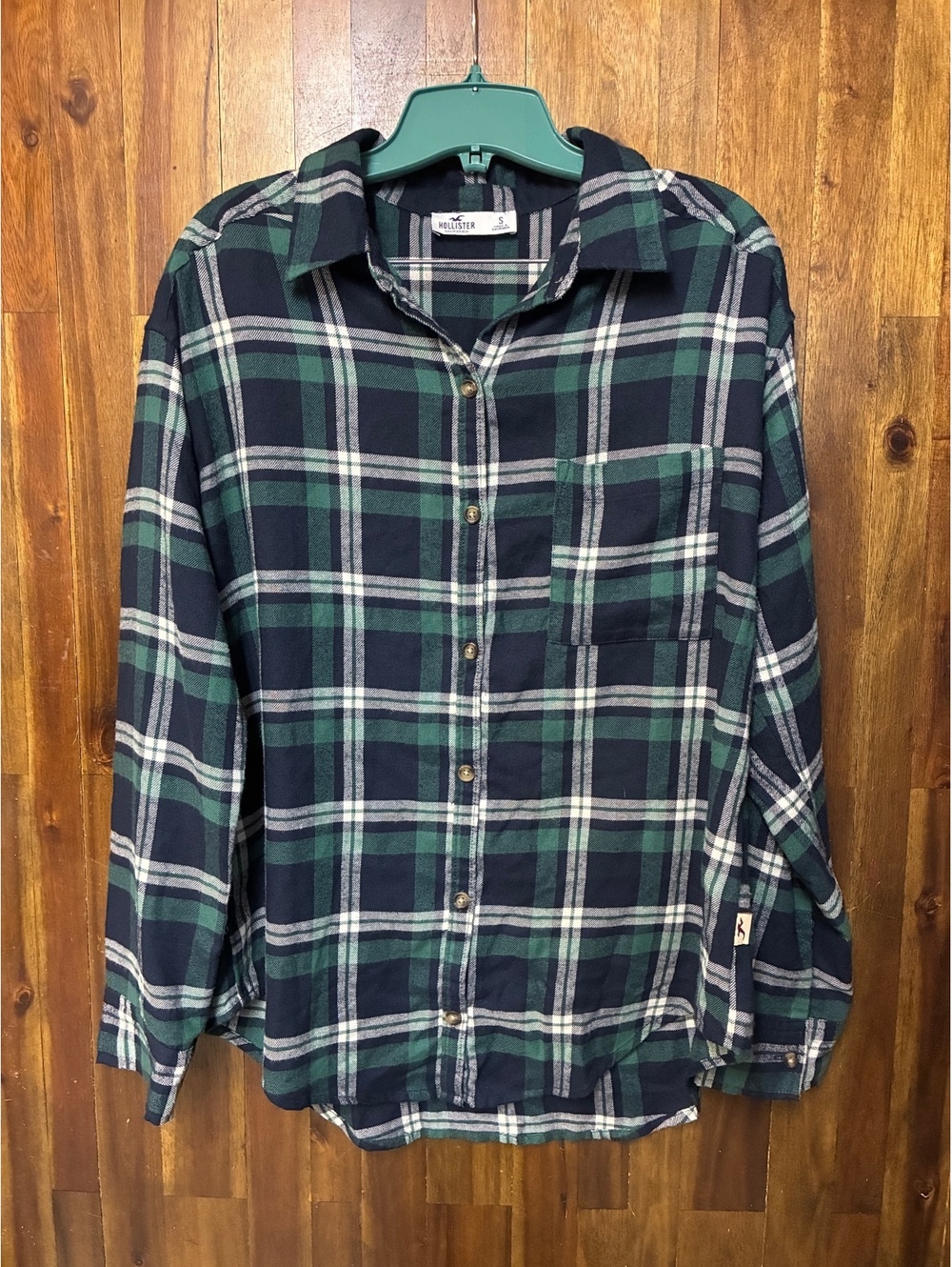 Hollister Women’s Plaid Flannel Shirt Small Green Navy Button Up Coastal Preppy